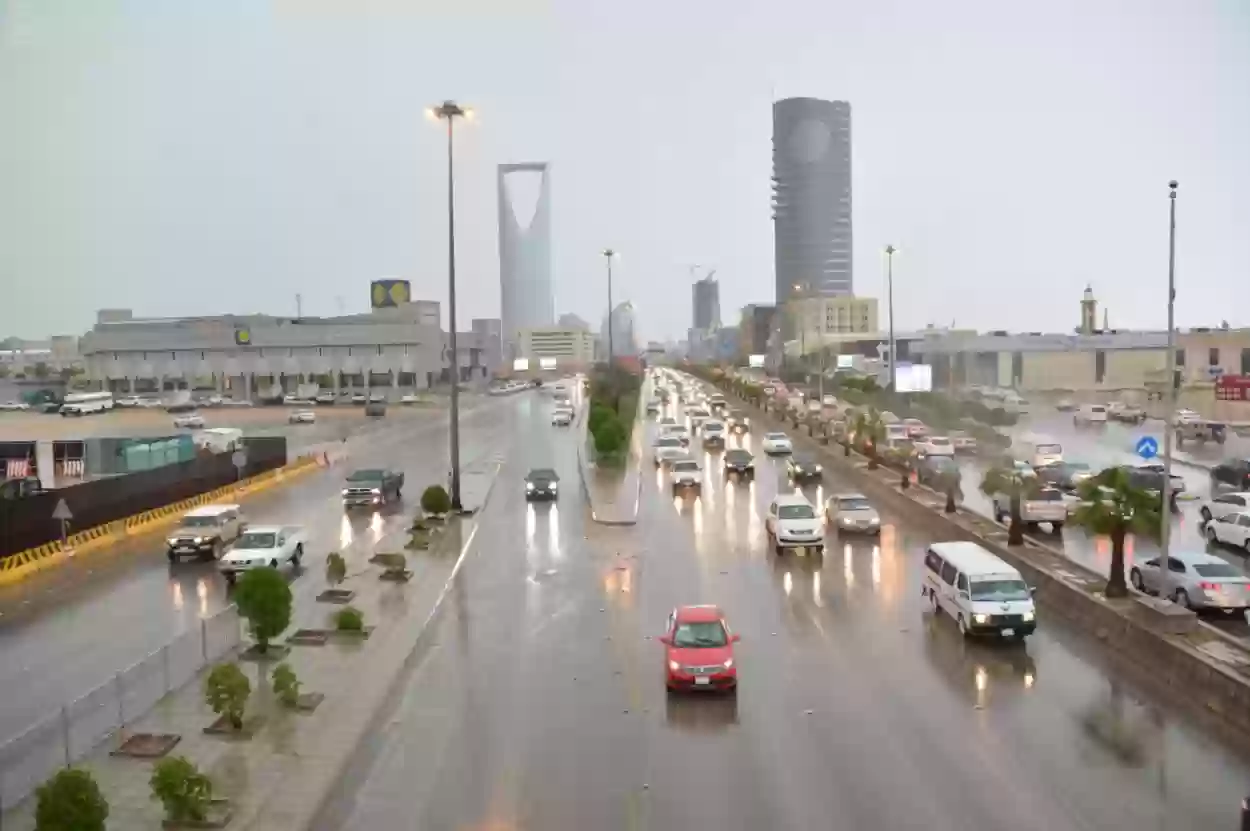 أمطار غزيرة ورياح باردة على مناطق السعودية