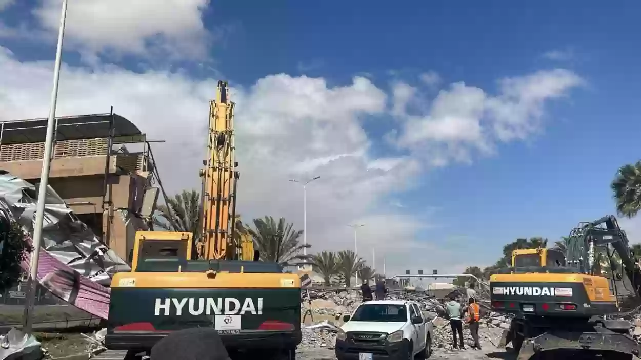 بلدية خميس مشيط بشأن سقوط جسر للمشاة وتكشف عن السبب