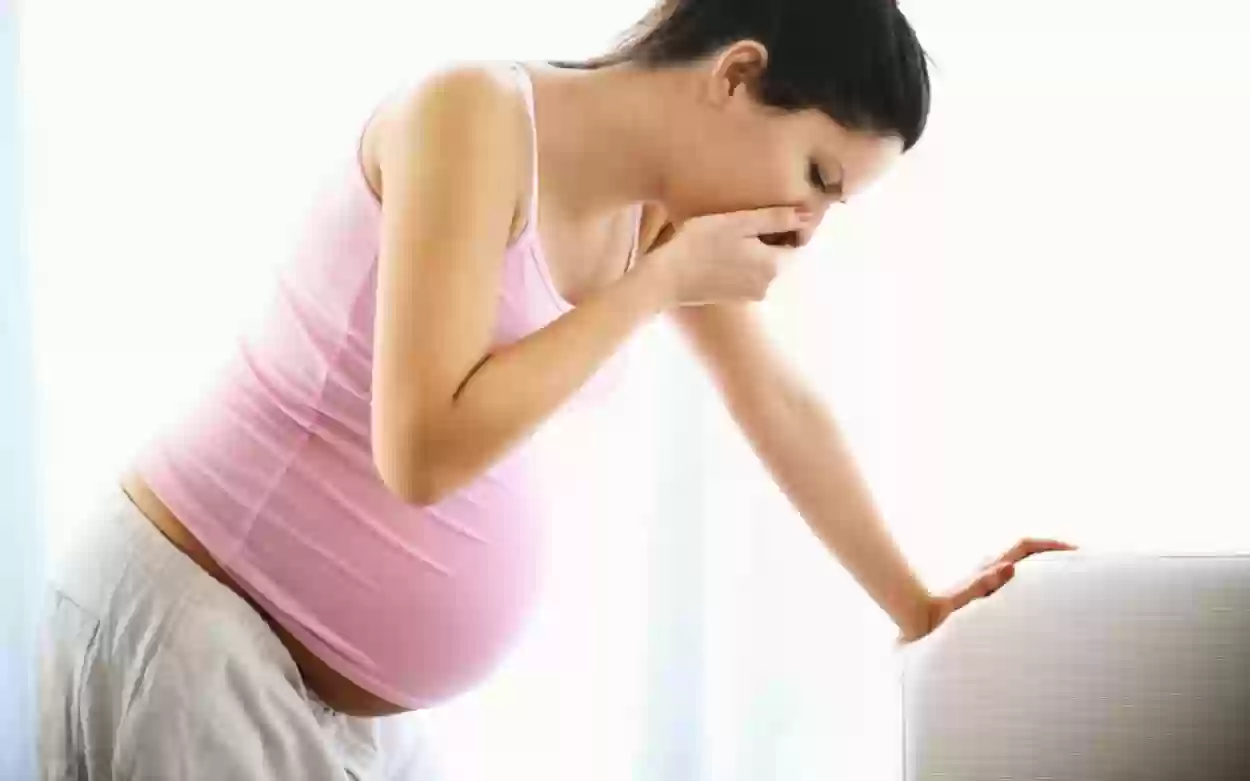 هل الكحه خطر على الحامل وهل تؤثر على الجنين في بطن امه؟