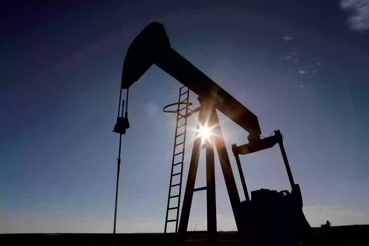 أسعار النفط تسجل تراجعًا جديدًا لليوم الثالث على التوالي بسبب تحركات ليبية