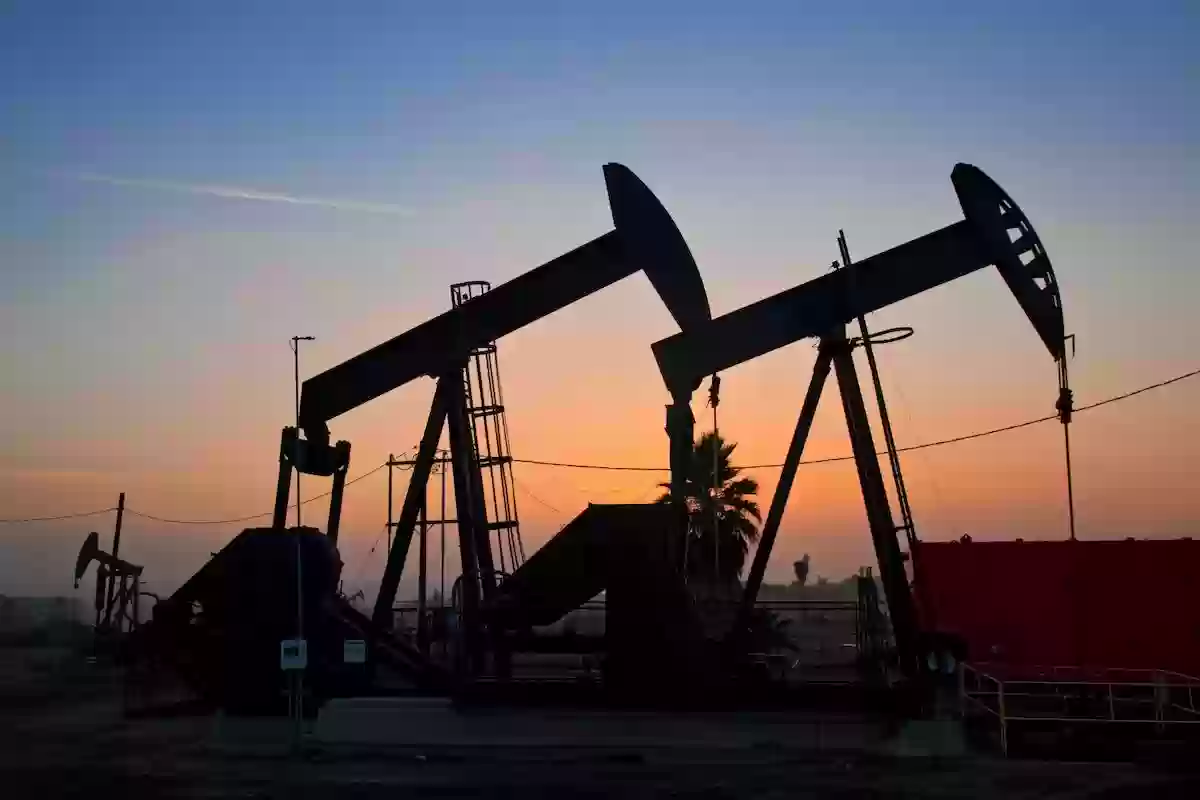 تراجع في أسعار النفط اليوم بعد زيادة مخزونات الخام